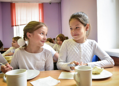 Свыше 250 московских школ дадут возможность родителям выбирать блюда для детей